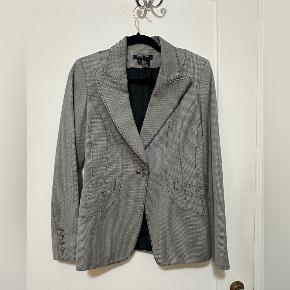Etcetera tailored gray textured silk blend blazer w/ contrast stitching - 6